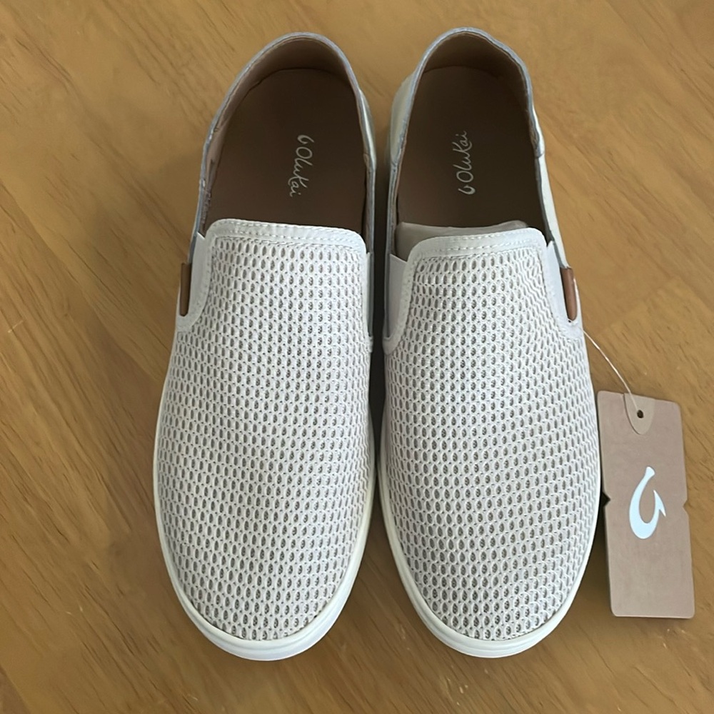 Never Worn/NWT Olukai Pehuea [peh-hoo-eh-ah)